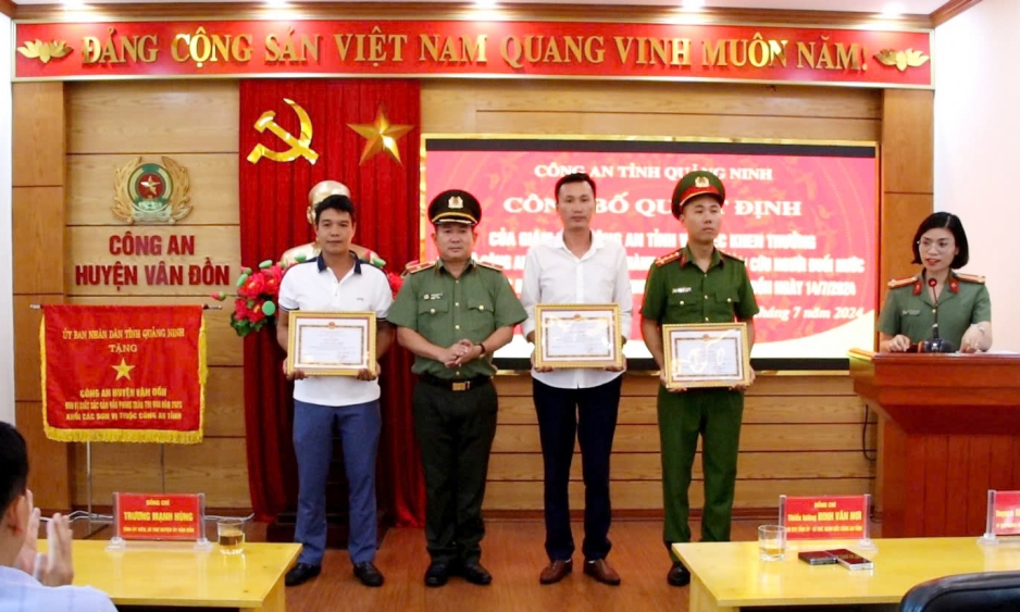Cứu người không màng nguy hiểm