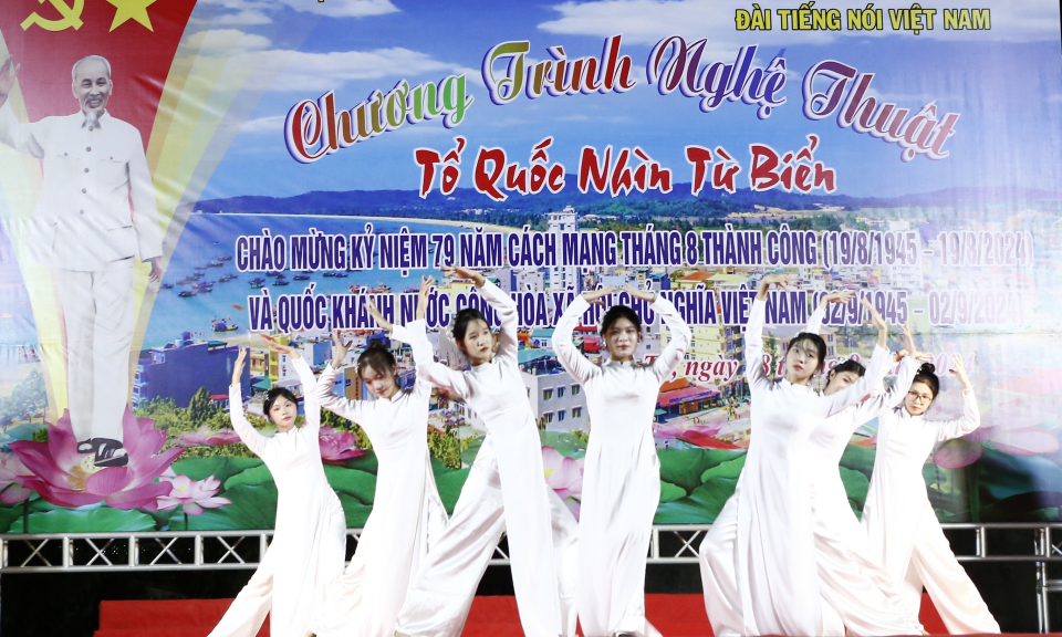 Chương trình nghệ thuật "Tổ quốc nhìn từ biển"