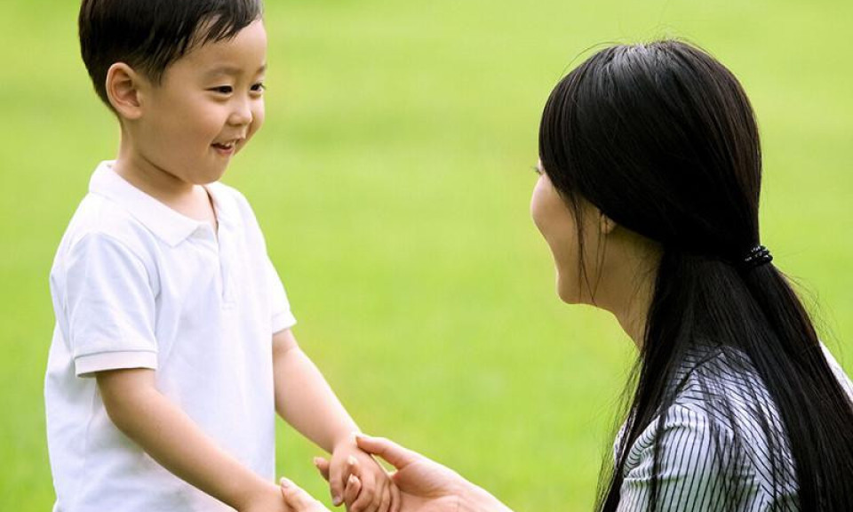 Dạy con thói quen lễ phép bắt đầu từ đâu?