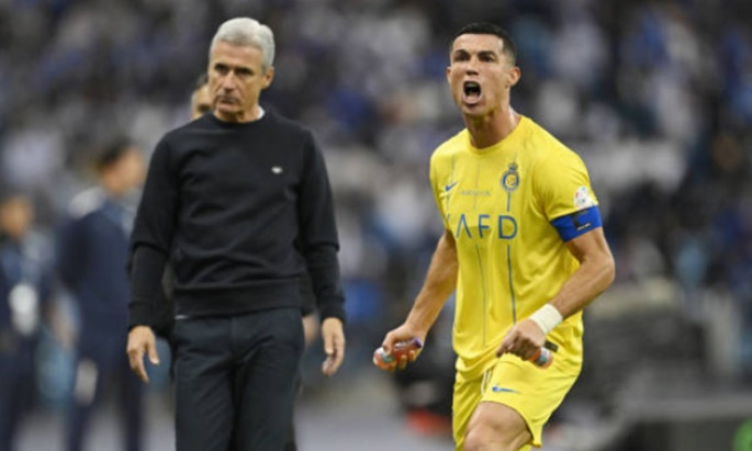 Al Nassr sa thải HLV vì khiến Ronaldo nổi giận