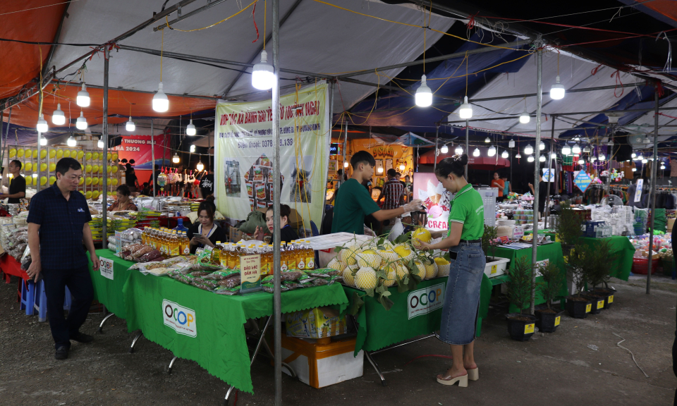 Hội chợ OCOP kết hợp thương mại huyện Đầm Hà năm 2024