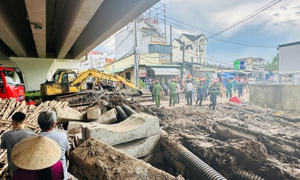 Công nhân bị vùi lấp tại công trình dưới cầu ở Cần Thơ