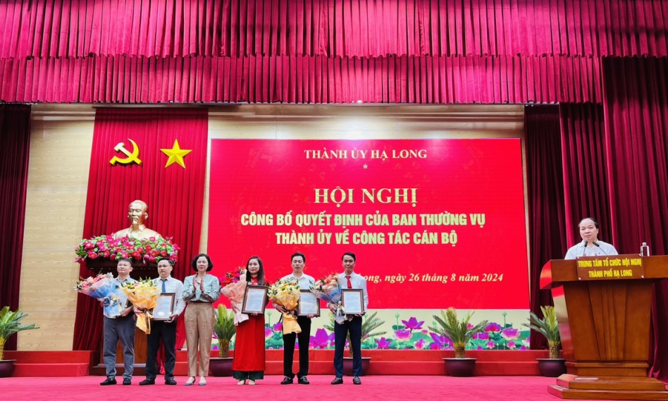 Hạ Long: Phân công, điều động, bổ nhiệm nhiều cán bộ 