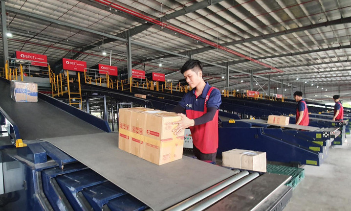 Thủ tướng yêu cầu kiểm soát chặt hàng nhập khẩu qua thương mại điện tử