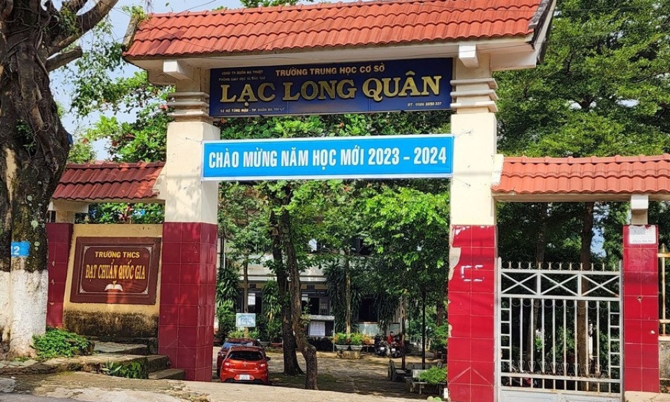 Kỷ luật nguyên hiệu trưởng để nam sinh học xong lớp 9 nhưng không có hồ sơ