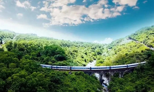 Train an attractive choice to tourists on National Day holiday