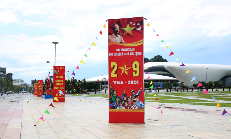 Quang Ninh brightly decorated for National Day celebration
