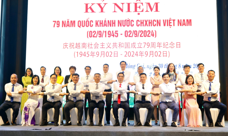 Đoàn đại biểu TP Đông Hưng (Trung Quốc) chúc mừng TP Móng Cái (Việt Nam) nhân kỷ niệm 79 năm Quốc khánh nước Cộng hoà XHCN Việt Nam