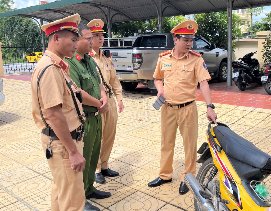 Kiểm tra công tác tuần tra công tác đảm bảo TTATGT kỳ nghỉ lễ, lãnh đạo Phòng CSGT, Công an tỉnh quán triệt tới toàn thể CBCS kiên quyết xử lý nghiêm, 