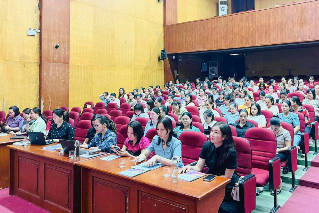 Huyện Đầm Hà tổ chức bồi dưỡng, tập huấn chính trị hè năm học 2024-2025 cho cán bộ, giáo viên, nhân viên ngành giáo dục