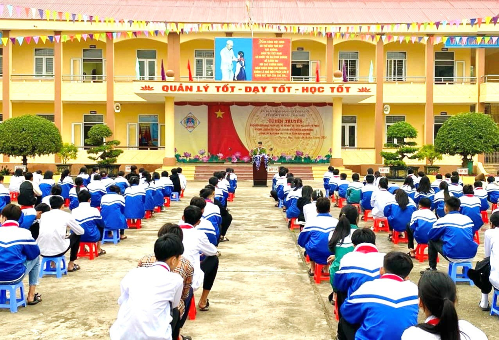 Công an huyện Hải Hà - tỉnh Quảng Ninh  tuyên truyền pháp luật tại Trường học trên địa bàn.