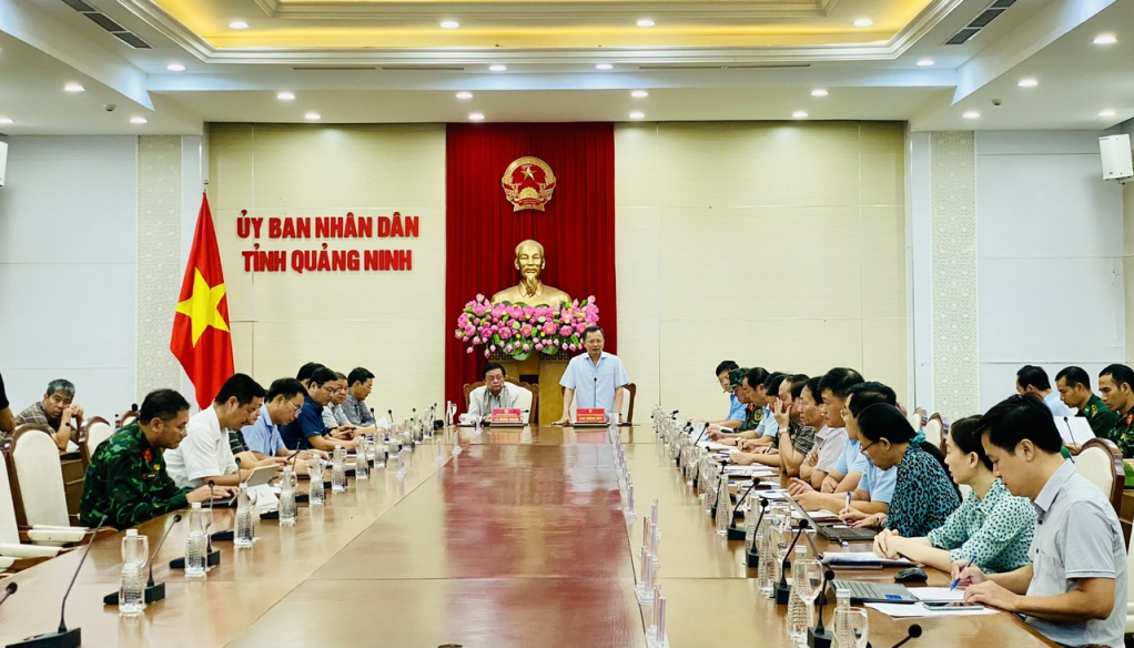 Đồng chí Cao Tường Huy, Phó Bí thư Tỉnh ủy, Chủ tịch UBND tỉnh phát biểu tại buổi làm việc.