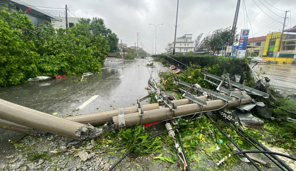 Hệ thống lưới điện phân phối của Quảng Ninh bị ảnh hưởng do bão Yagi gây ra.