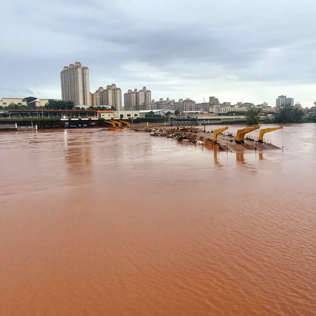 Bão số 3 đã gây lũ lớn trên sông Ka Long