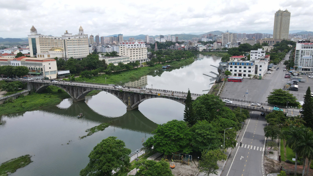 Cả hệ thống chính trị, nhân dân TP Móng Cái vào cuộc vì một thành phố sáng-xanh-sạch-đẹp và an toàn