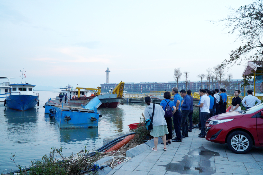 Lãnh đạo Tổng Công ty Bảo hiểm Bảo Việt cùng các đơn vị thành viên tại Quảng Ninh giám định thiệt hại và lên phương án bồi thường Kho khí hóa lỏng LPG tại TX Quảng Yên. 