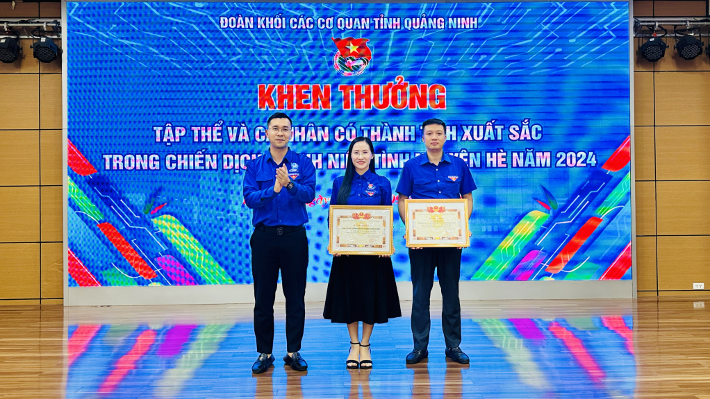 Đoàn Khối các cơ quan tỉnh Quảng Ninh và tập thể Đoàn Trường Đại học Hạ Long được Tỉnh Đoàn khen thưởng vì có thành tích xuất sắc trong Chiến dịch Thanh niên tình nguyện hè 2024.