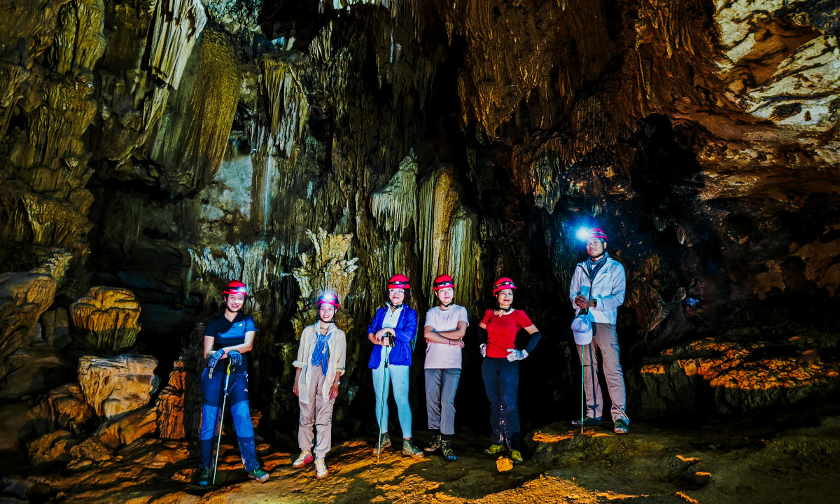 Canh Cao Sinkhole: a limestone giant hidden in the jungle