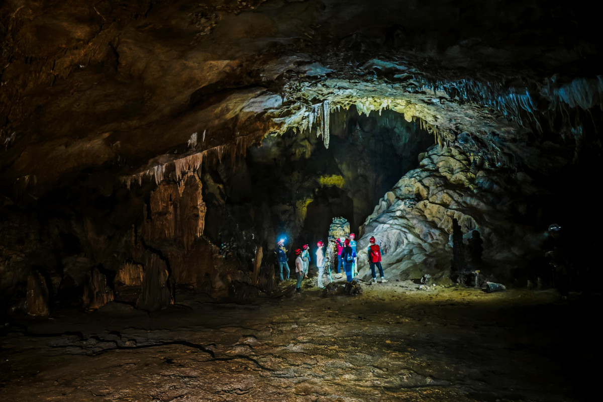 Canh Cao Sinkhole: a limestone giant hidden in the jungle