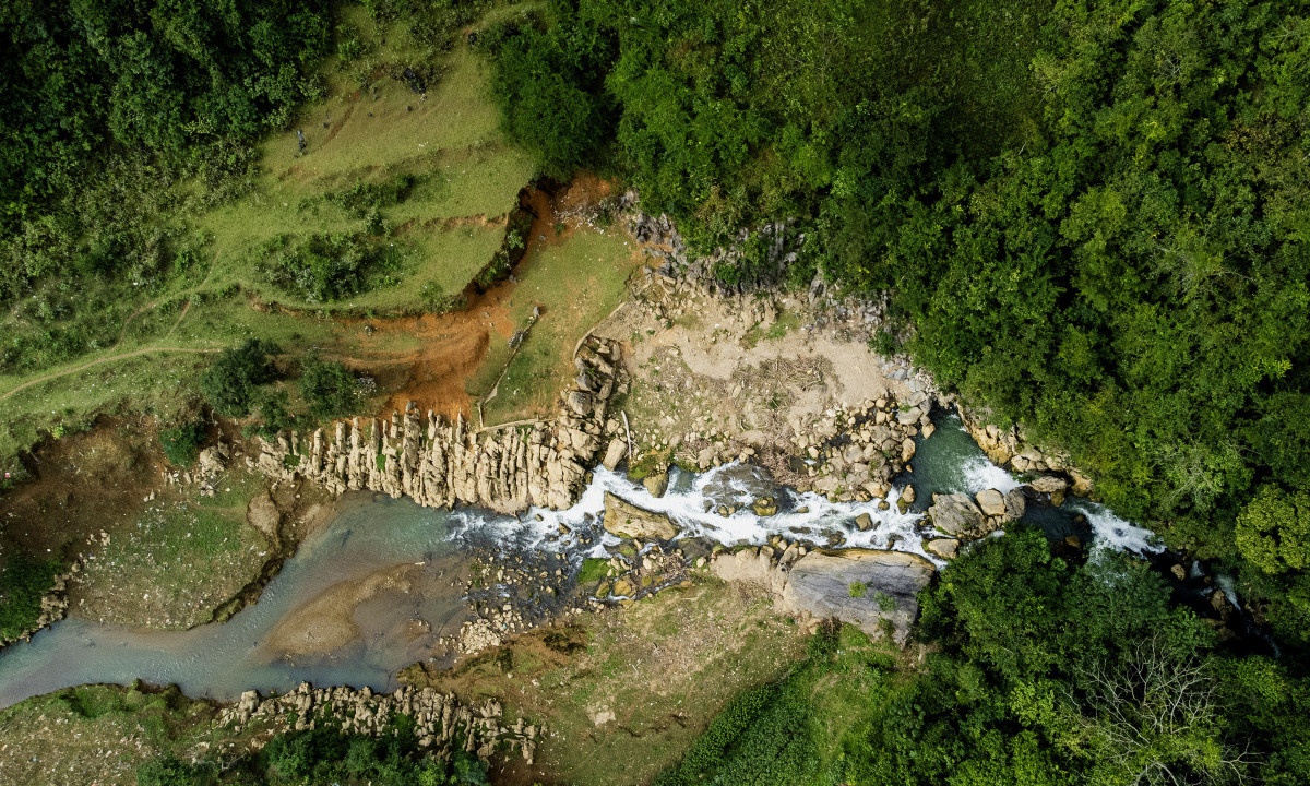 Canh Cao Sinkhole: a limestone giant hidden in the jungle