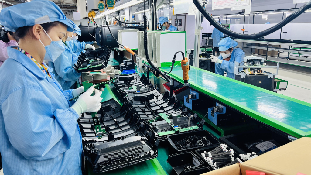 Rất nhiều phong trào thi đua được Công đoàn các cấp Quảng Ninh triển khai thu hút đông đảo CNVCLĐ (Ảnh: Công ty TNHH kỹ thuật điện tử Tonly Việt Nam). 
