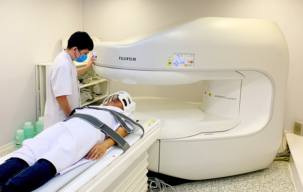 Trung tâm Y tế TP Móng Cái, ứng dụng khoa học kỹ thuật, công nghệ hiện đại để nâng cao công tác chăm sóc sức khỏe nhân dân. Ảnh: Hải Ninh (TTTT&VH TP Móng Cái).