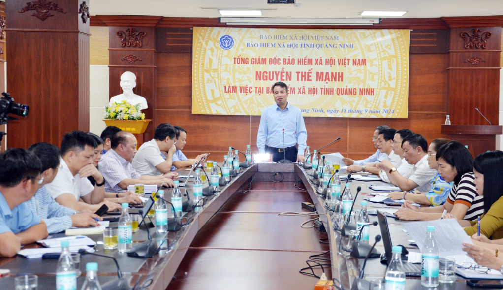Tổng Giám đốc BHXH Việt Nam Nguyễn Thế Mạnh chỉ đạo công tác khắc phục hậu quả sau bão số 3, đảm bảo các chế độ chính sách BHXH, BHYT cho người dân trên địa bàn tỉnh Quảng Ninh.