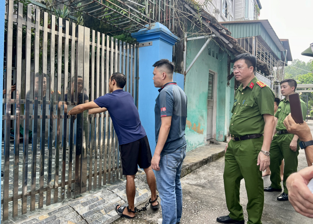 Công an TP Uông Bí thực nghiệm hiện trường vụ trộm cắp xe máy tại khu phố 4, phường Trưng Vương.