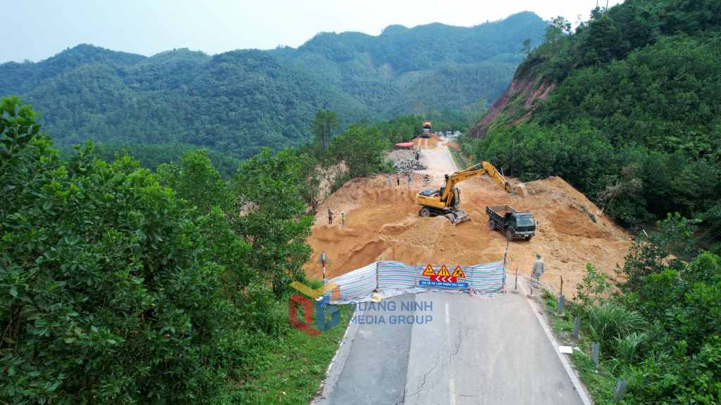 Theo phương án khắc phục sẽ sửa chữa hoàn trả móng đường, mặt đường bê tông nhựa với chiều dài tuyến 60m