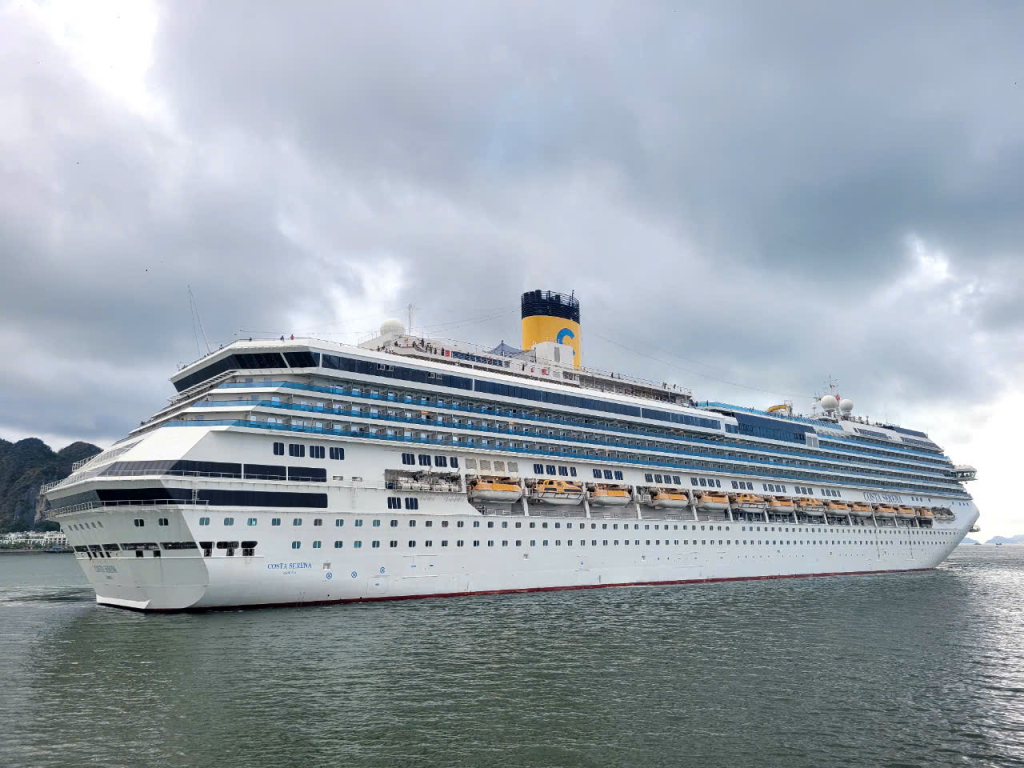 The Italian-flagged Costa Serena arrived in Quang Ninh as part of a marine tourism route of Hong Kong - Ha Long - Hong Kong.