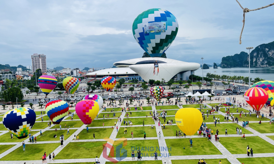 Hấp dẫn lễ hội Khinh khí cầu tại TP Hạ Long