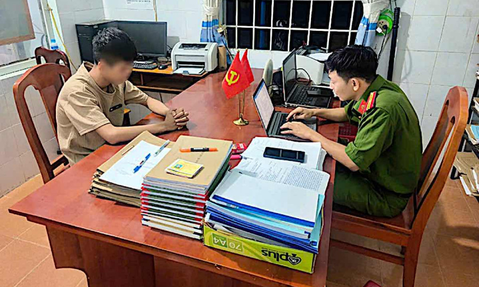 Giả vờ giúp đỡ, nhóm đối tượng cướp xe máy của người say xỉn