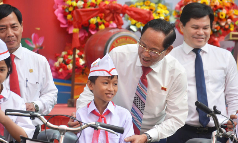 Lãnh đạo tỉnh Quảng Ngãi không phát biểu, đánh trống khai giảng năm học mới