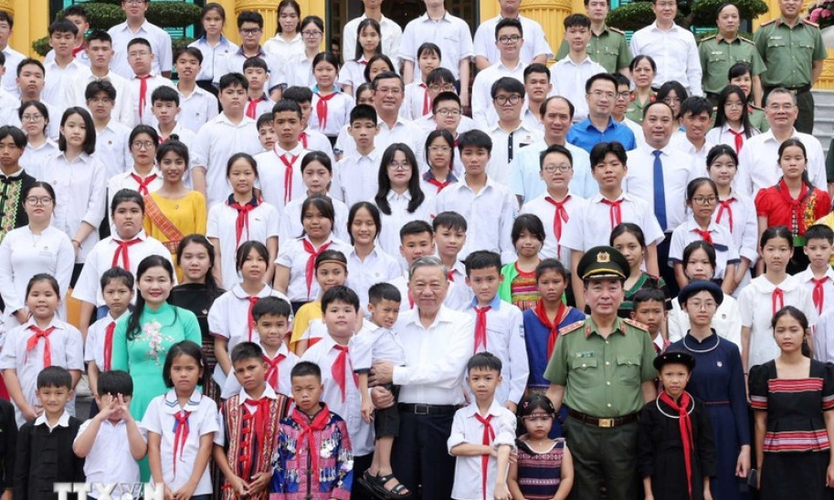 Top leader extends greetings to education sector and students for new school year 