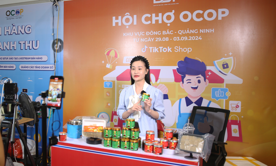 Livestream bán hàng tạo lực đẩy cho thương mại điện tử phát triển
