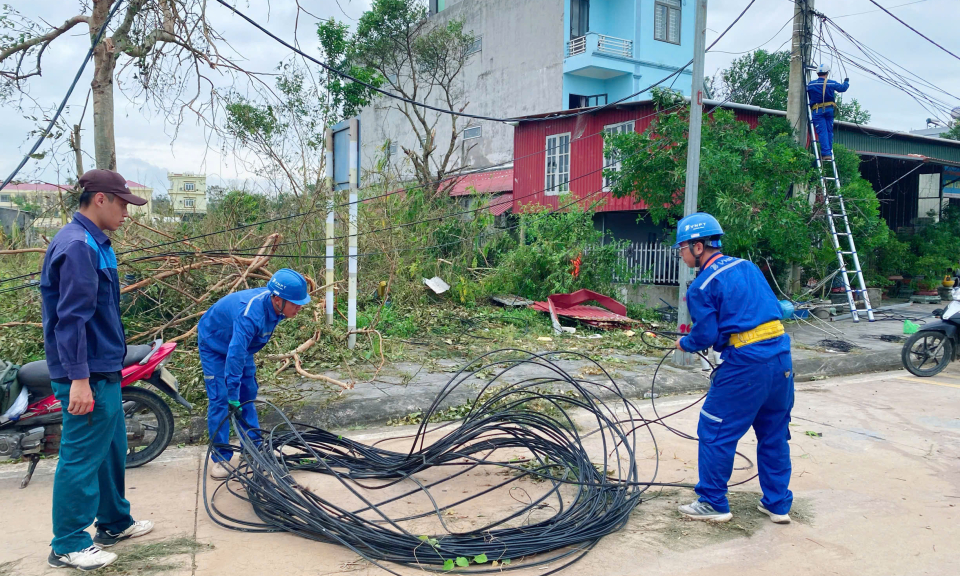 Đến sáng 9/9, hệ thống thông tin liên lạc tại huyện đảo Cô Tô cơ bản được khôi phục