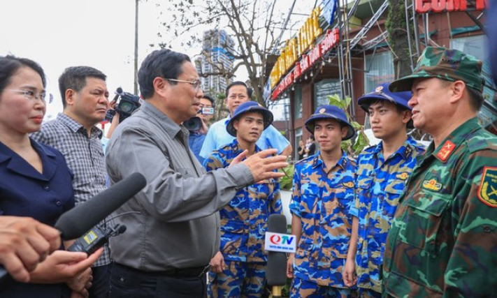 Prime Minister inspects storm-struck Quang Ninh province
