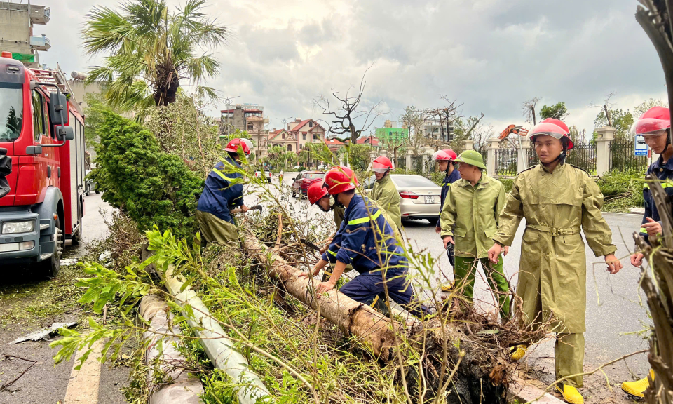 Công an Quảng Ninh ra quân hỗ trợ khắc phục hậu quả siêu bão Yagi