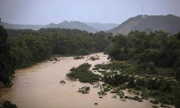 Severe floods cause heavy losses, entire political system joins in recovery efforts 