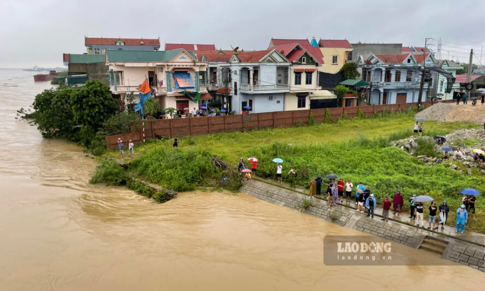 Sông Hồng, sông Lô vượt Báo động 3, 7.000 hộ dân ở Phú Thọ phải di dời