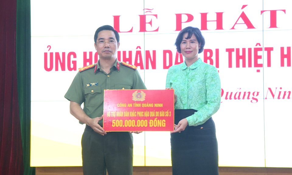 Công an Quảng Ninh trao 500 triệu đồng và phát động ủng hộ nhân dân thiệt hại do bão Yagi