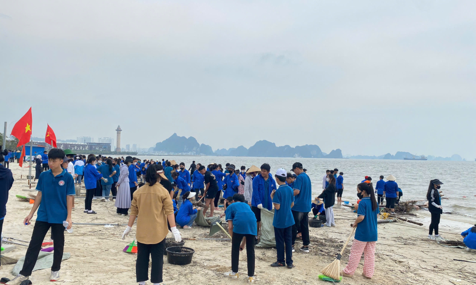 Hơn 10.000 đoàn viên, thanh niên Hạ Long ra quân vệ sinh môi trường