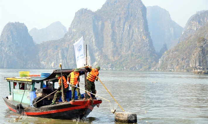 Post-typhoon cleanup campaign in Hạ Long Bay commenced