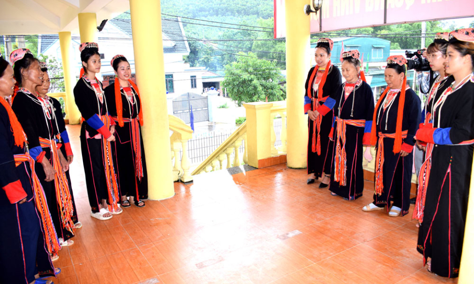 Dao people at the foot of Yen Tu mountain 