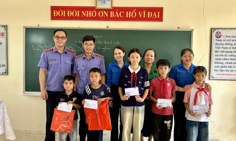 Huyện Đoàn Tiên Yên: Tặng 260 suất quà Tết Trung thu cho trẻ em có hoàn cảnh khó khăn