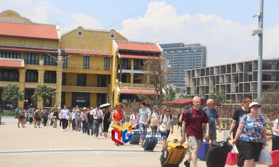 Foreign arrivals to Ha Long Bay account for 90% 