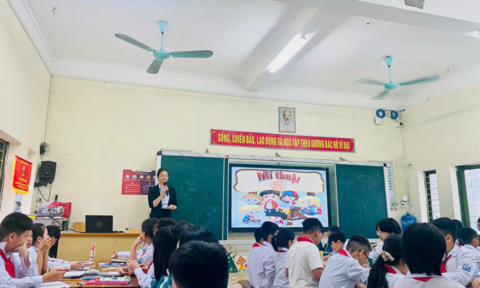Vân Đồn chuyển đổi số trong trường học