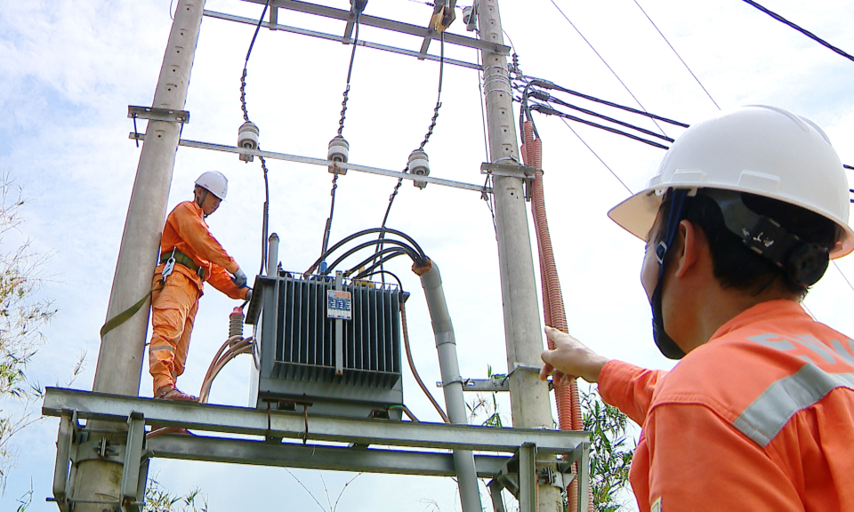 Vượt bão đem niềm vui đến mọi nhà