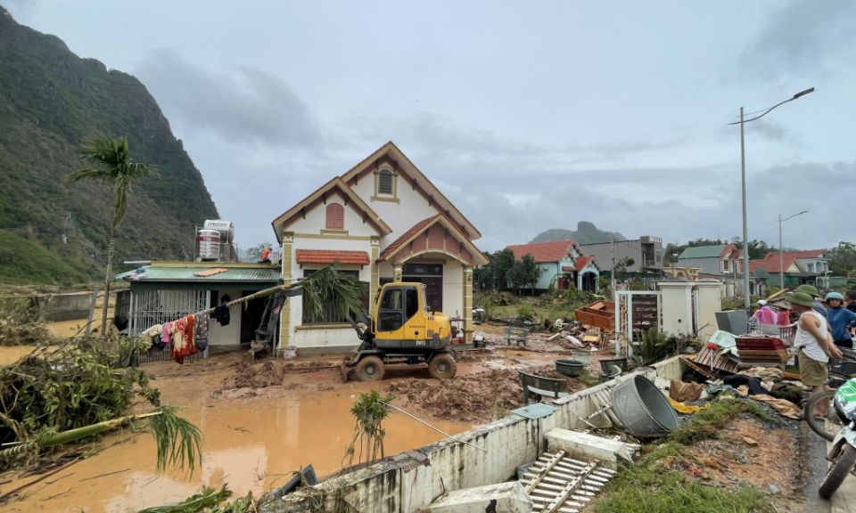 Không chủ quan với nguy cơ dịch bệnh sau mưa bão