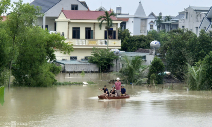 Lũ dâng cao, Thanh Hóa sơ tán hàng nghìn hộ dân